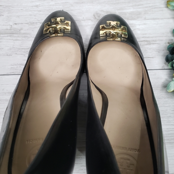 Tory Burch Wedges Black Heels Leather 11 Gold T Logo - Picture 11 of 12